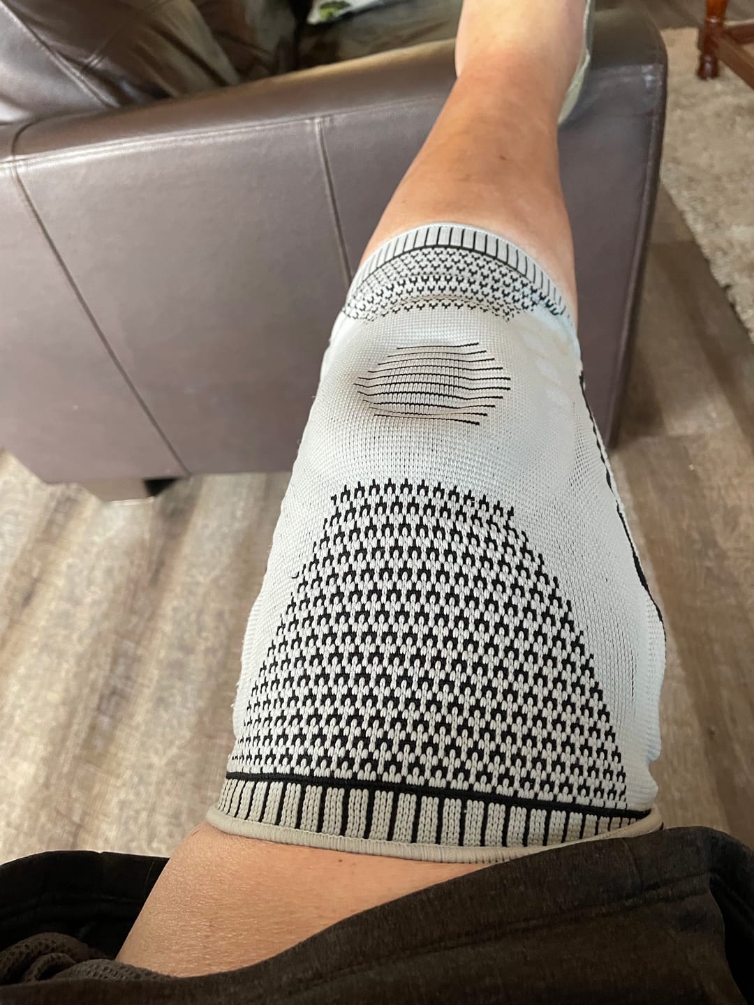 Avancerad Flexi-Stöd Knästrumpa från | Smärtlindring och Svullnadskontroll för Aktiva Livsstilar